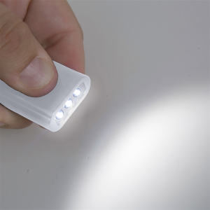 Clip On Pull-Apart Plastic Flashlight